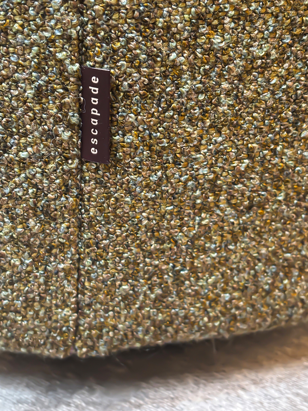 Escapade :: Fotel tapicerowany Ruben obrotowy w zielonej tkaninie Luando