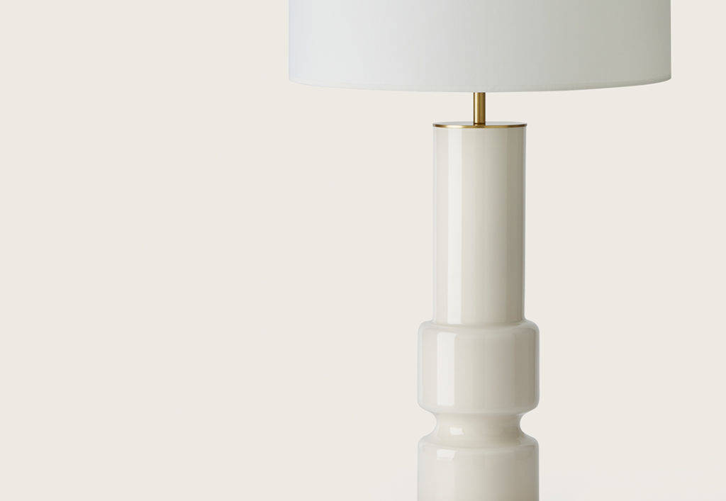 Aromas :: Lusa Tischleuchte, Durchmesser 36 cm, Fußfarbe zur Auswahl