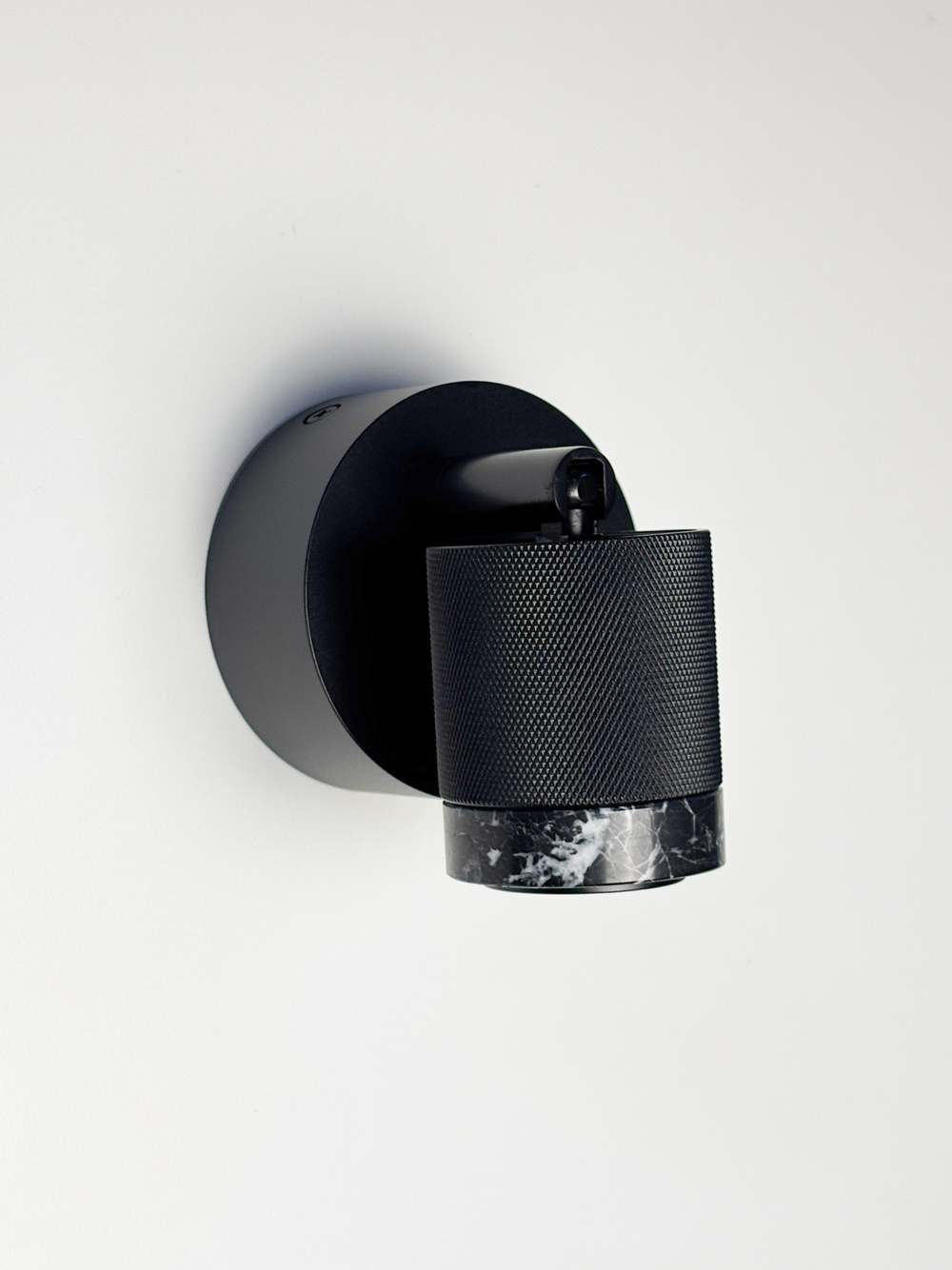 Aromas :: Lampa ścienna / kinkiet Tea śr. 5 cm czarny metal / czarny marmur