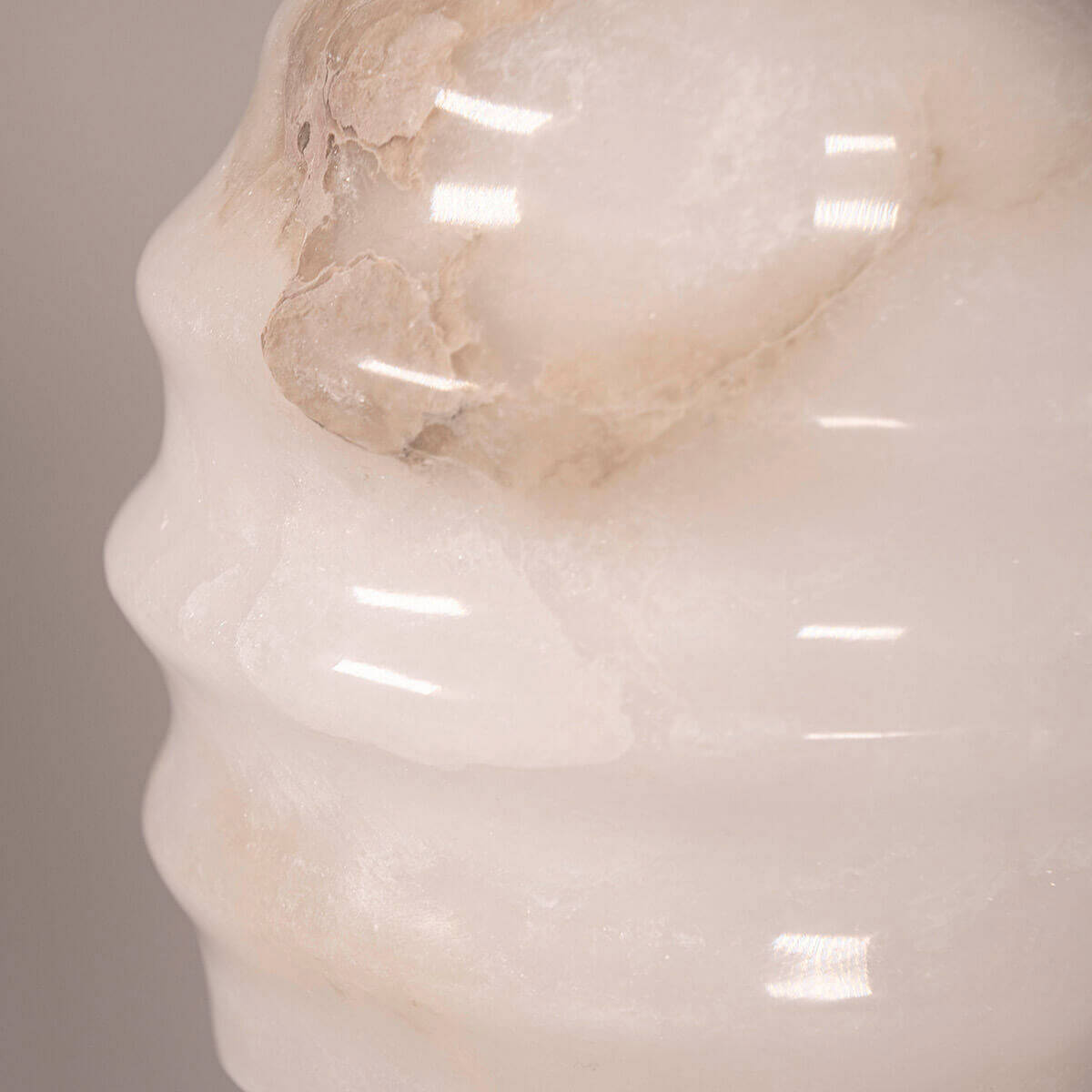 Embassy Interiors :: Kalliope Alabaster Messing Triadic Constellation Pendelleuchte/Kronleuchter