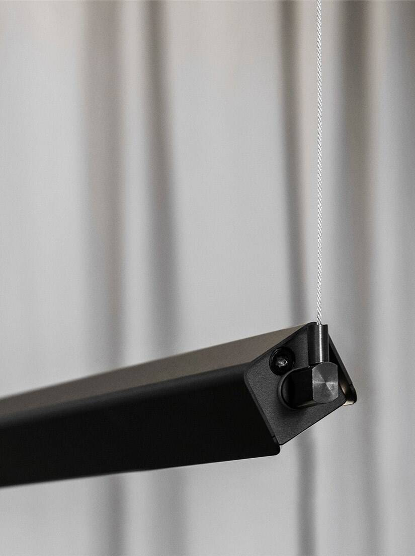 Anour :: G-Model Hängeleuchte, Breite 150 cm, schwarzes Aluminium