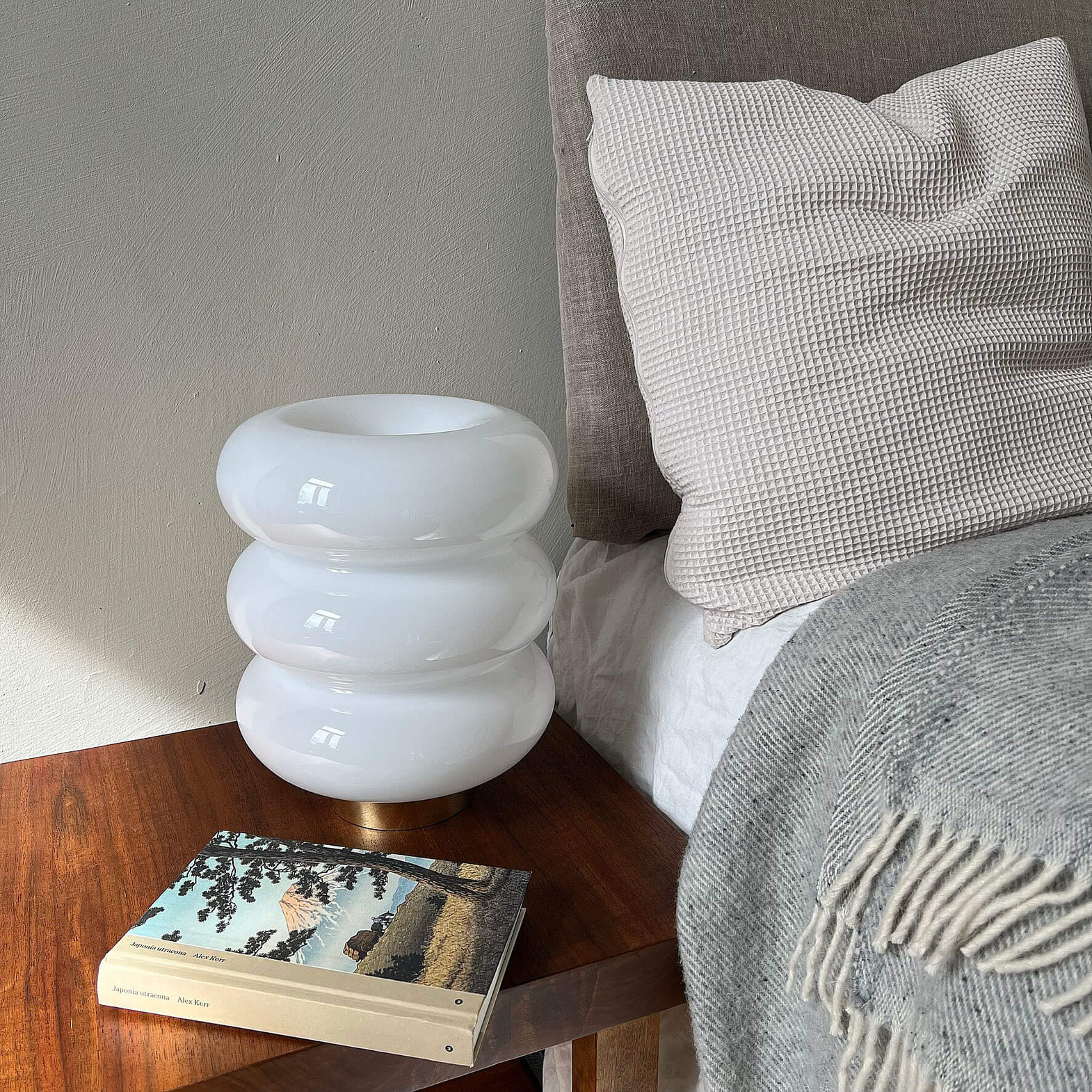 Embassy Interiors :: Glass table lamp Bibe white H: 29,5 cm