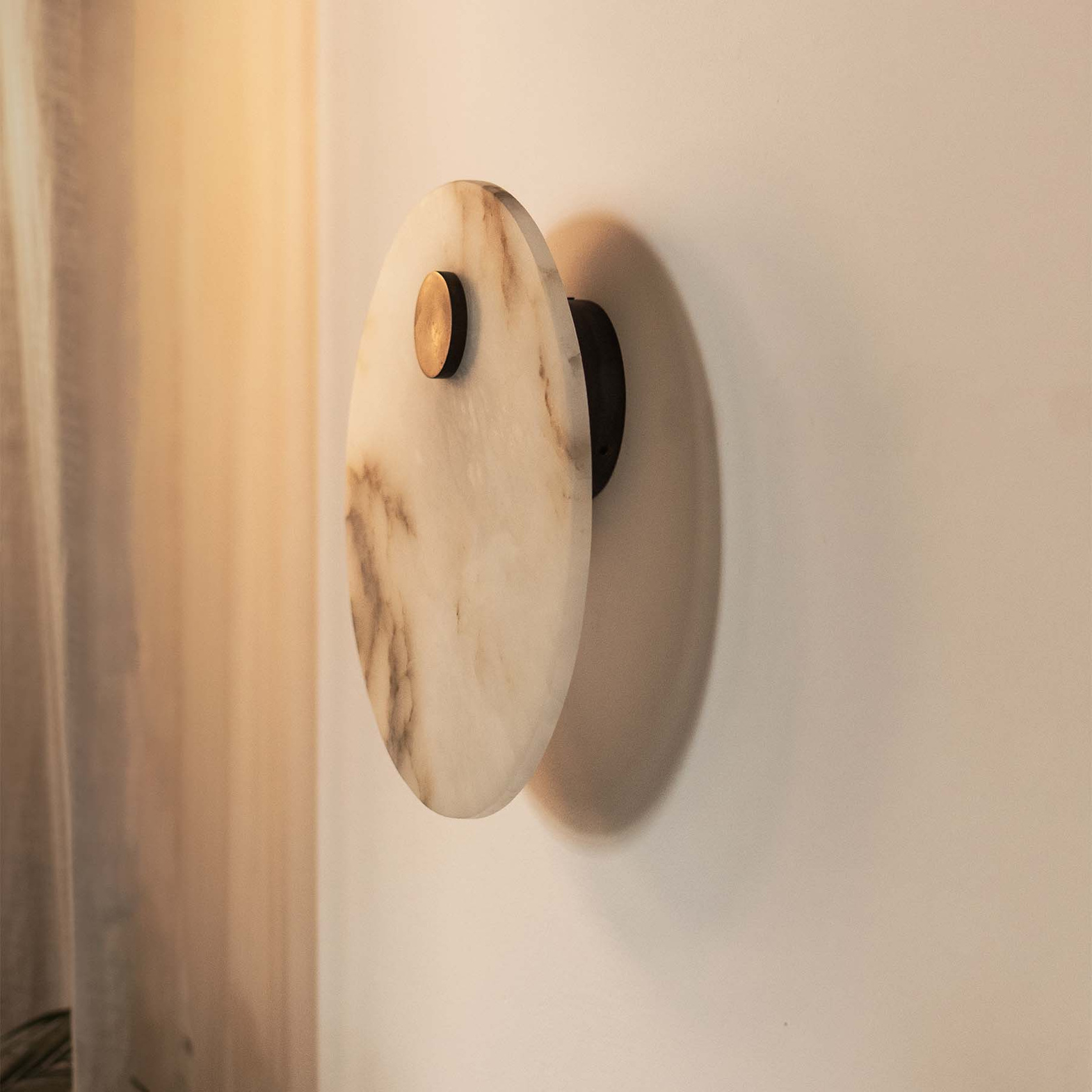 Embassy Interiors :: Eos alabaster wall lamp / sconce, diameter 30 cm, white alabaster / brass with patina