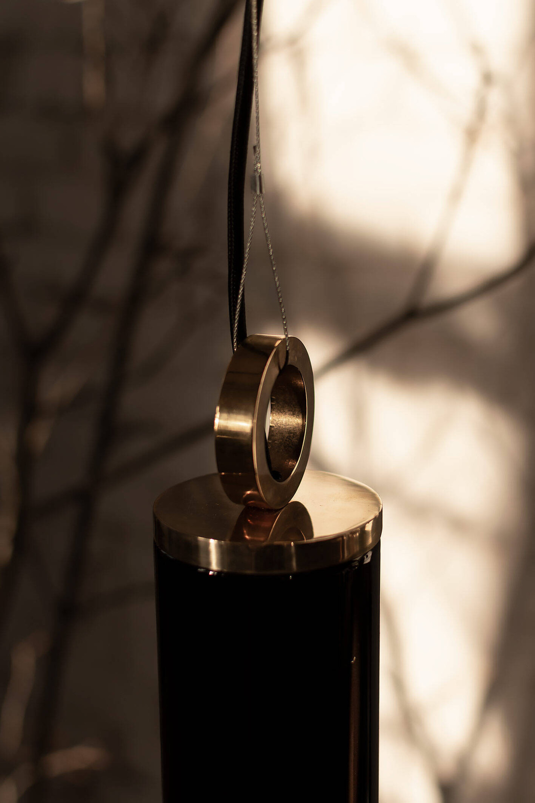 Embassy Interiors :: Copenhagen Pendelleuchte mit Ring, schwarz, Höhe 31 cm