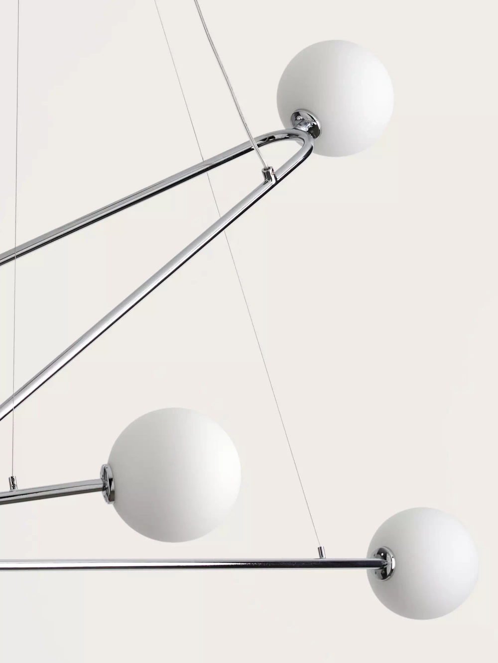 Aromas :: Lampa wisząca Endo srebrna szer. 145,3 cm