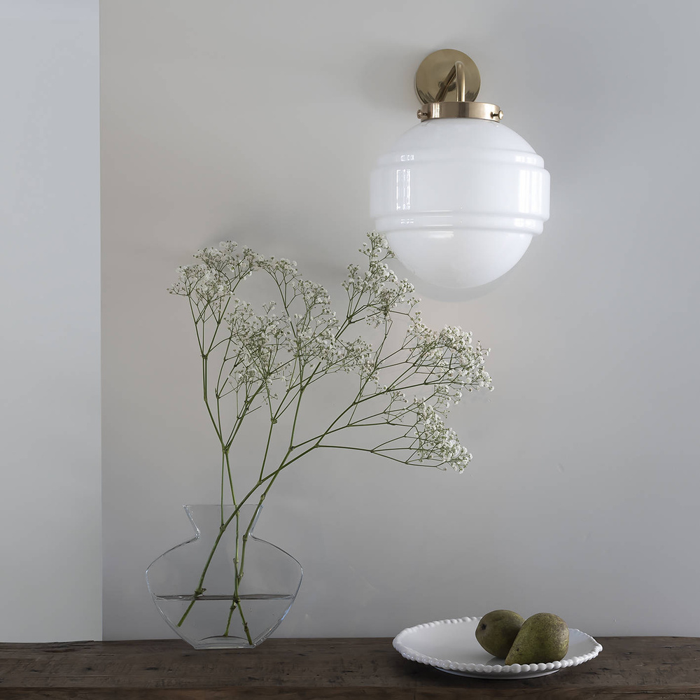 Embassy Interiors :: Glass wall lamp Saturn white with flat mount, H: 36.5 cm