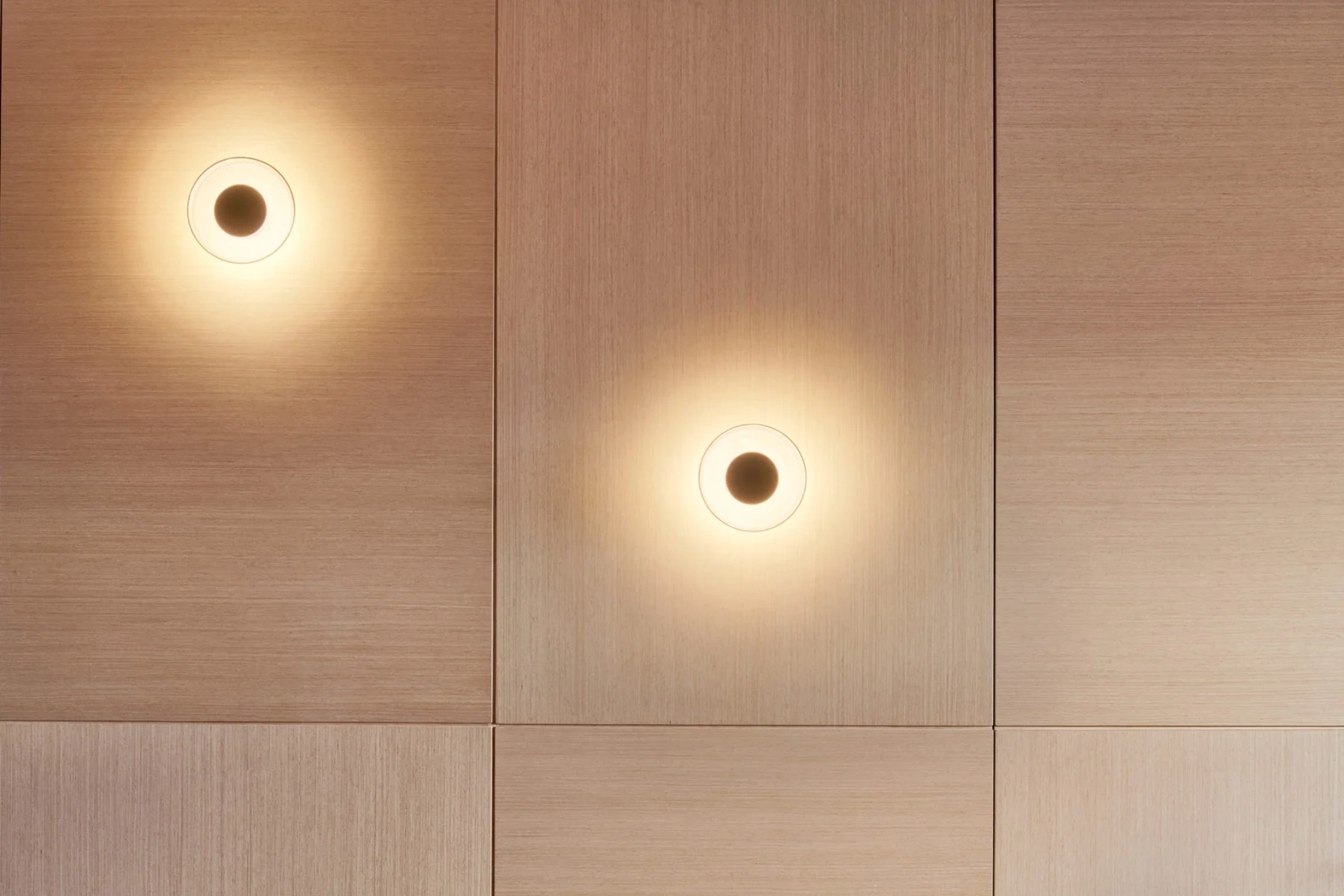 Marset :: Lampa ścienna / kinkiet Aura Plus On/Off czarno-transparentny śr. 25,3 cm