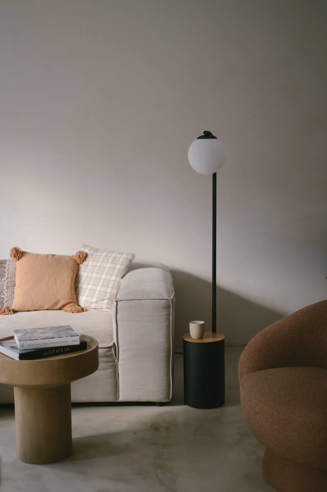 Kaspa :: Botanica Deco XL Wood floor lamp black, height 147 cm