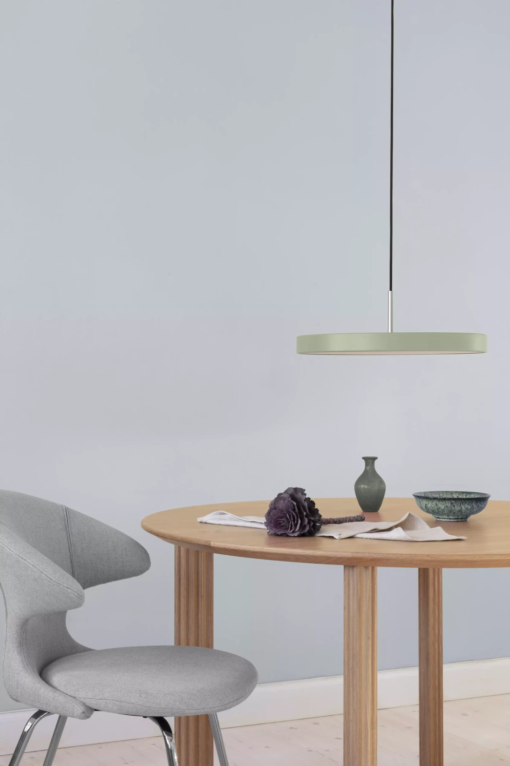 Umage  ::  Suspension lamp Asteria Pearl olive dia. 43 cm