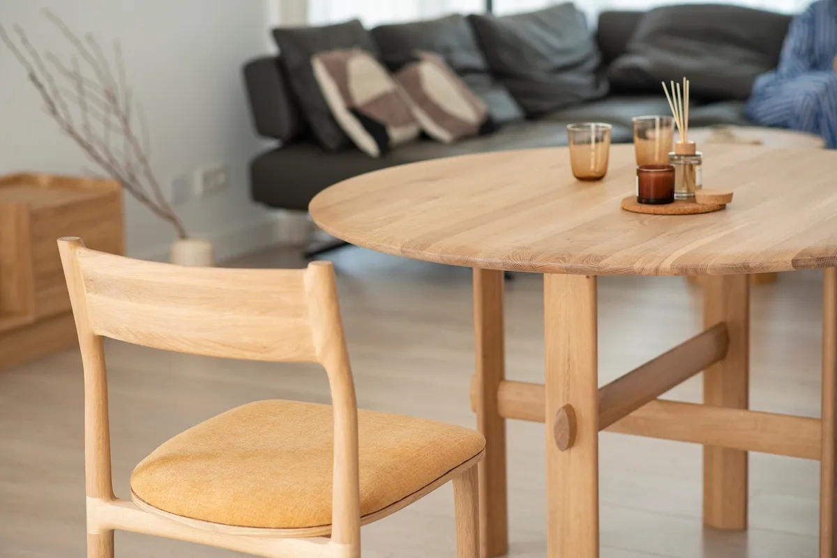 Szyszka Design :: Tisch aus Olio-Eiche, Durchmesser 130 cm, rund