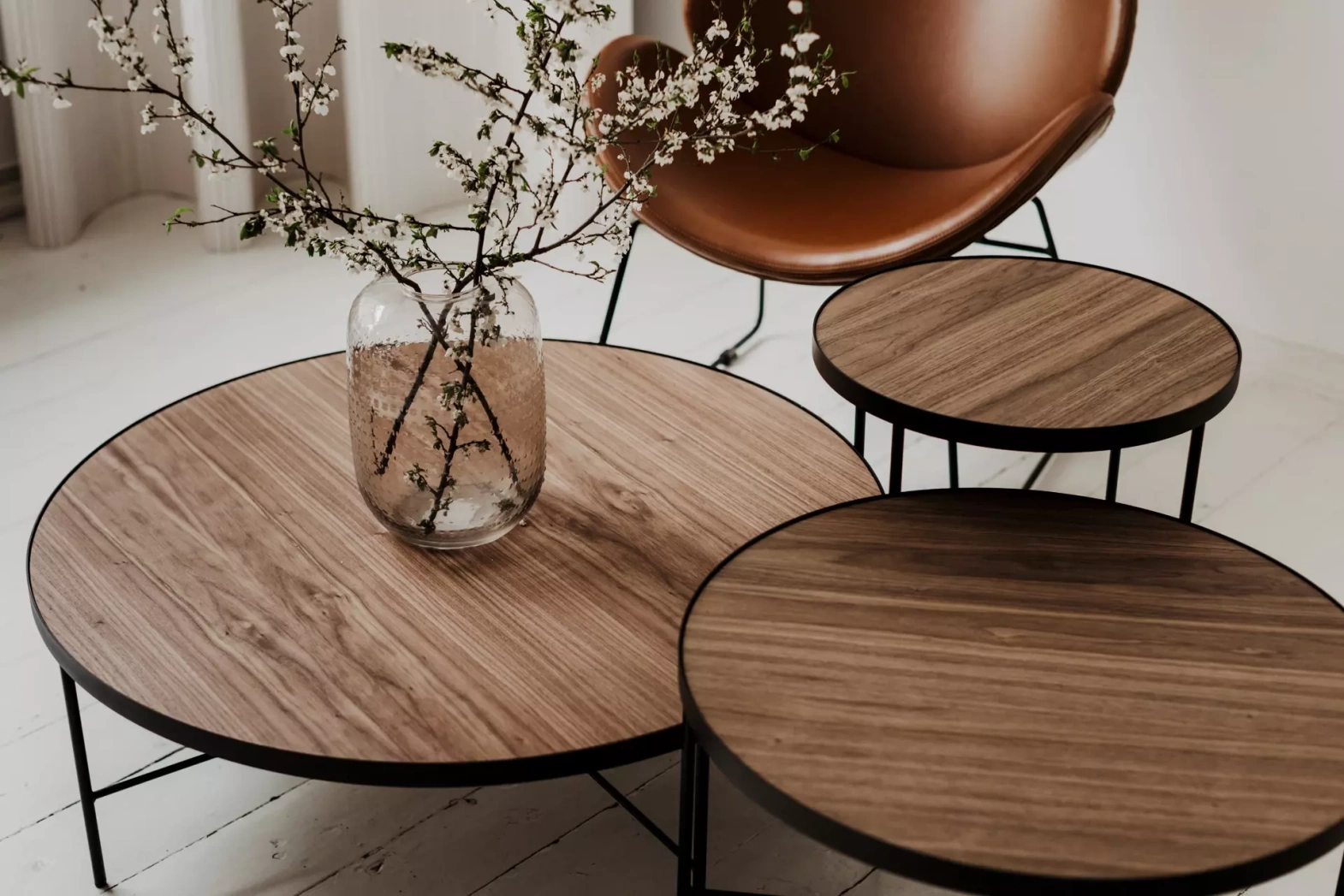 Nordifra :: Couchtisch aus Metall Tre 430 Amerikanische Walnuss Größe M schwarz