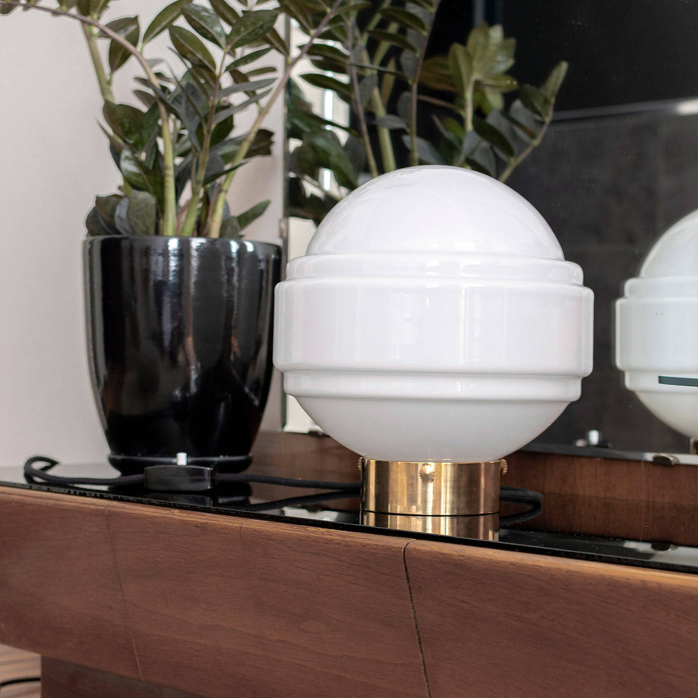 Embassy Interiors :: Glass table lamp Saturn white dia. 25 cm