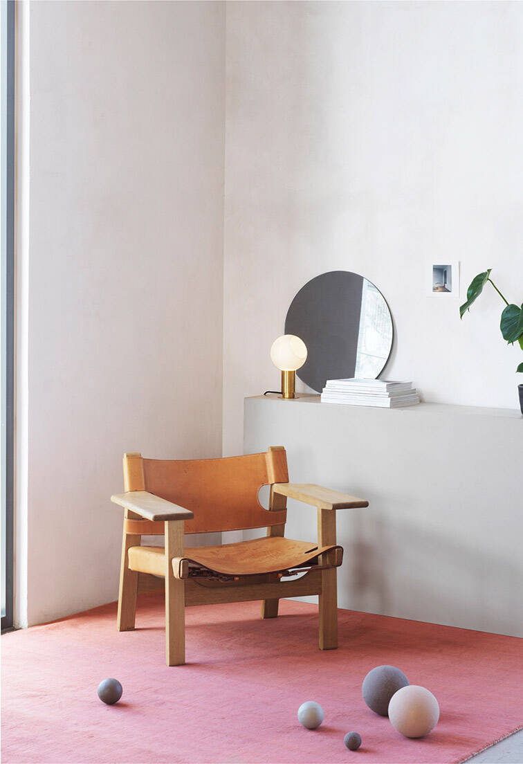 Anour :: Donya Sphere Tischleuchte, Höhe 25,5 cm, schwarzer Stahl