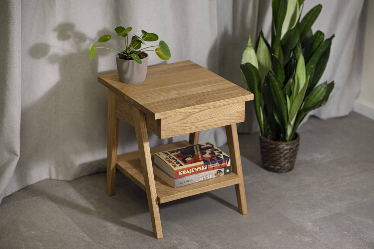 Szyszka Design :: Nachttisch Piko aus Eiche