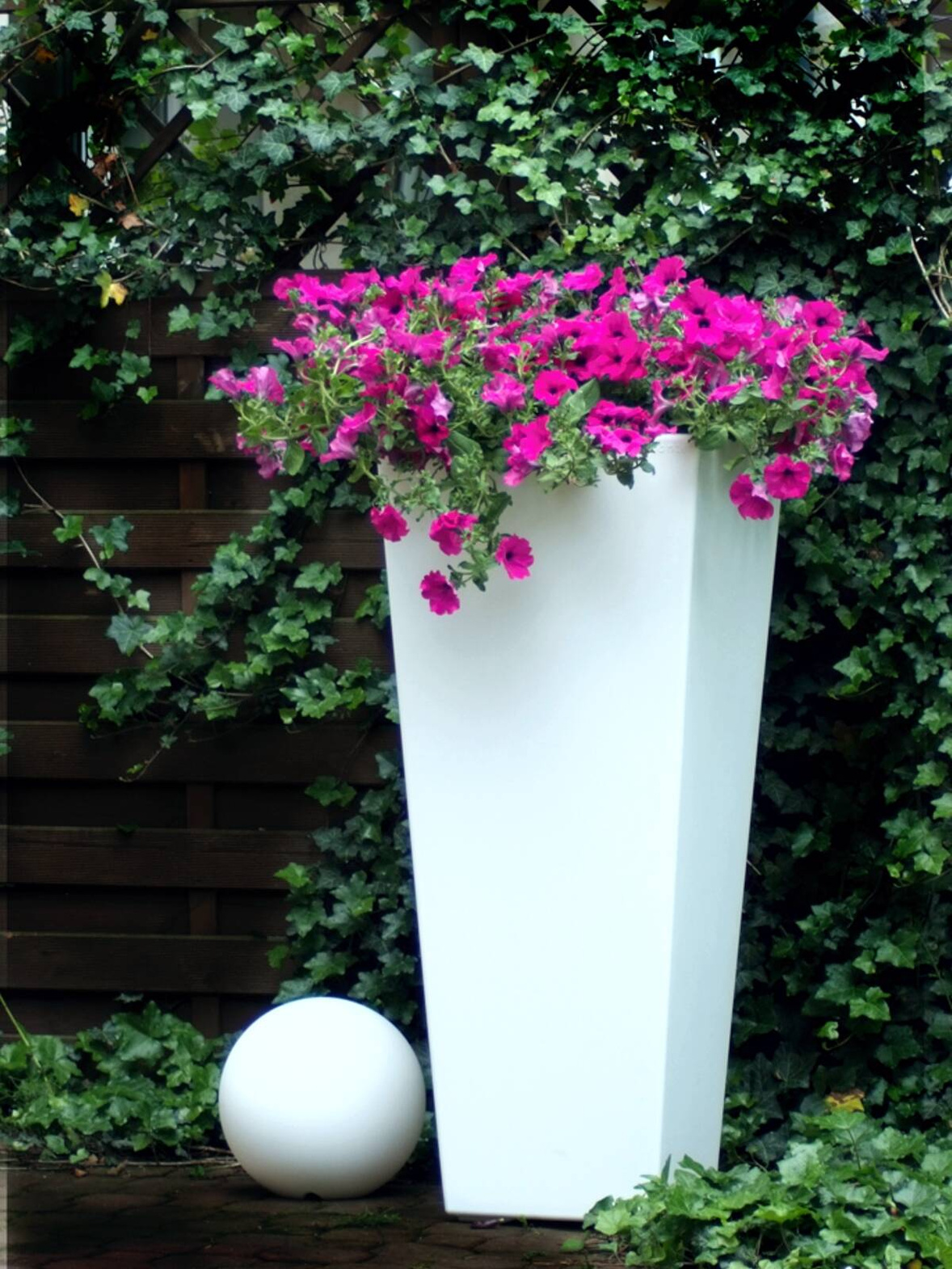 Micante :: Lidia basic outdoor flowerpot, height 90 cm, white