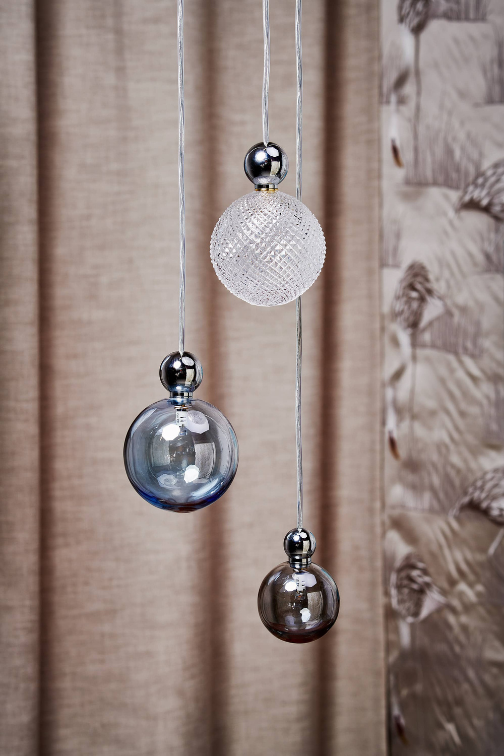 EBB & FLOW :: Lampa wisząca Uva smokey szaro-złota śr. 7 cm rozm. M