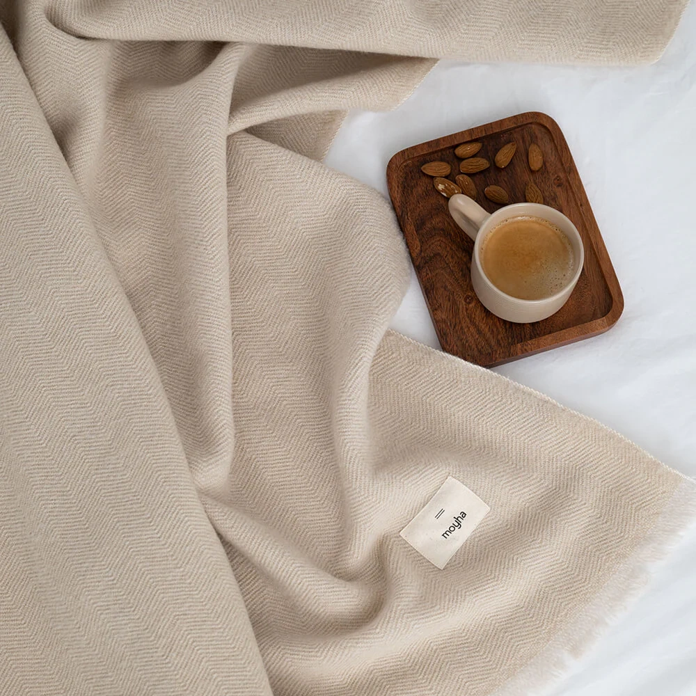 Moyha :: Wełniany pled w jodełkę beżowy 220x240 cm