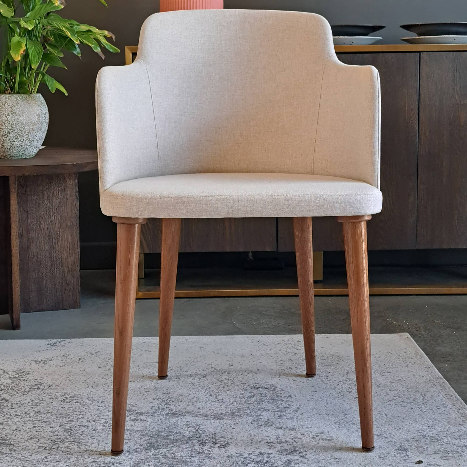 Paged :: Lagom B-0200 upholstered chair with armrests