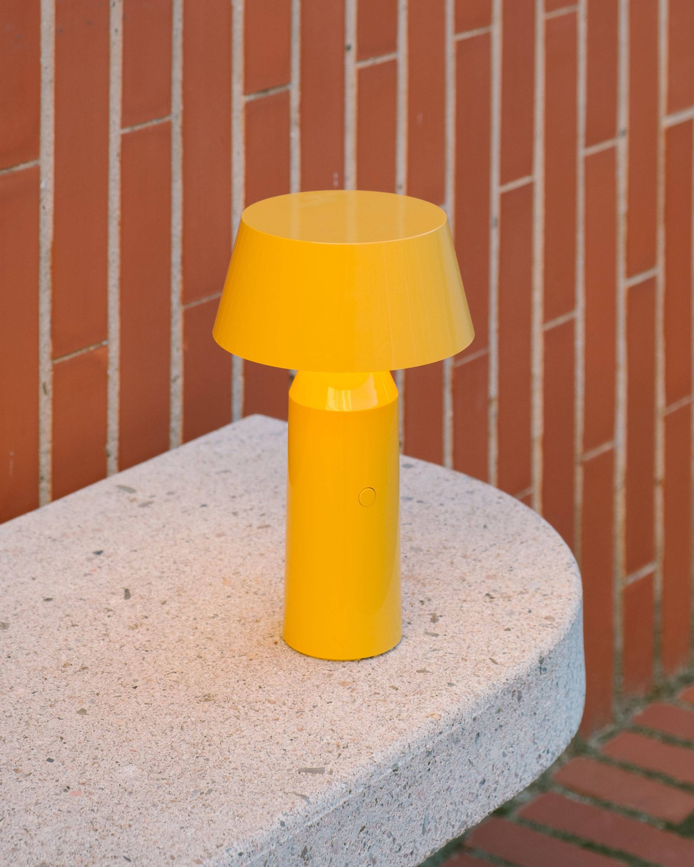 Marset :: Tischlampe aus Plastik Bicoca Höhe 22,5 cm gelb