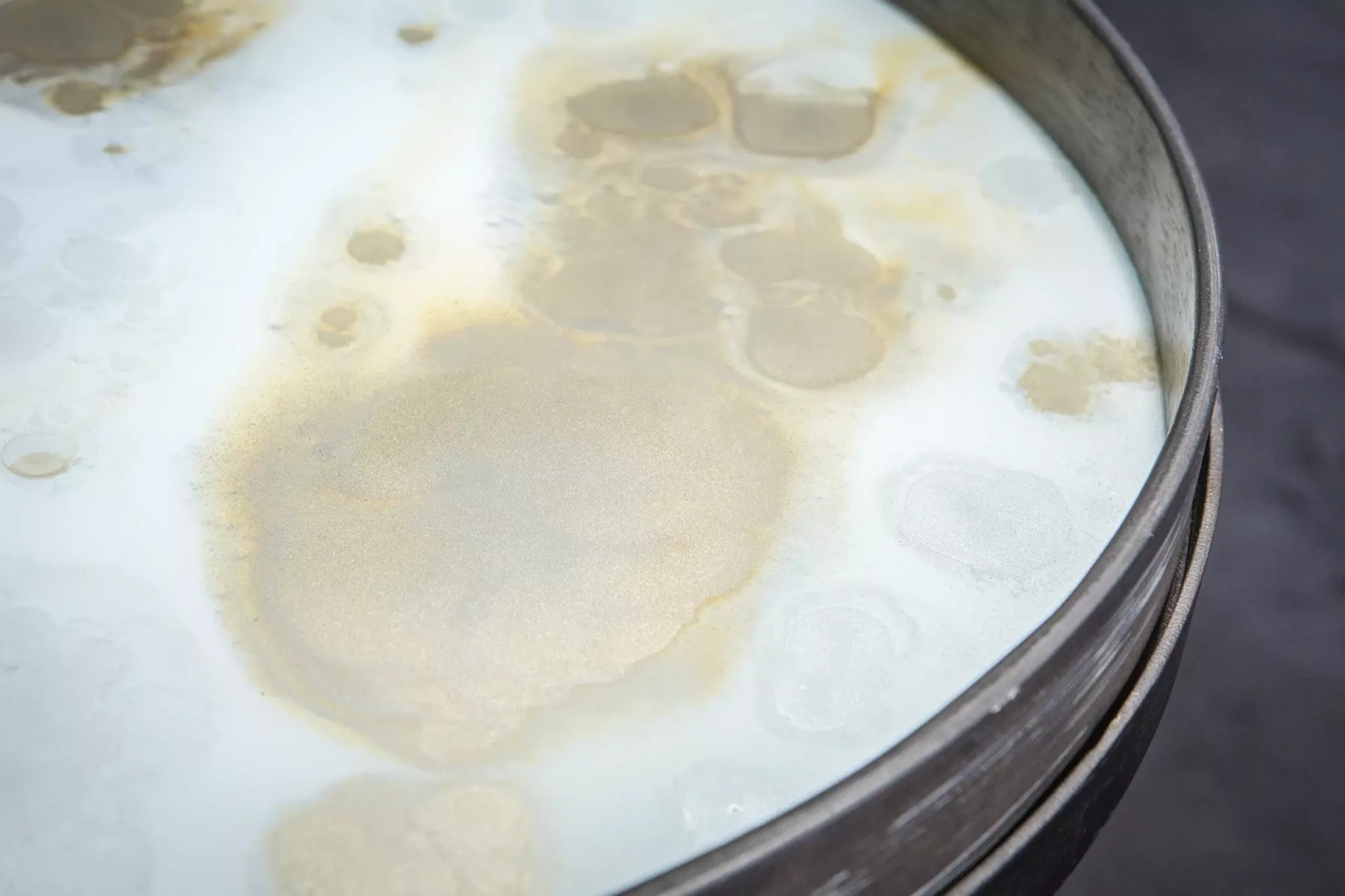 Ethnicraft :: Tablett aus Holz Mist Größe s gold