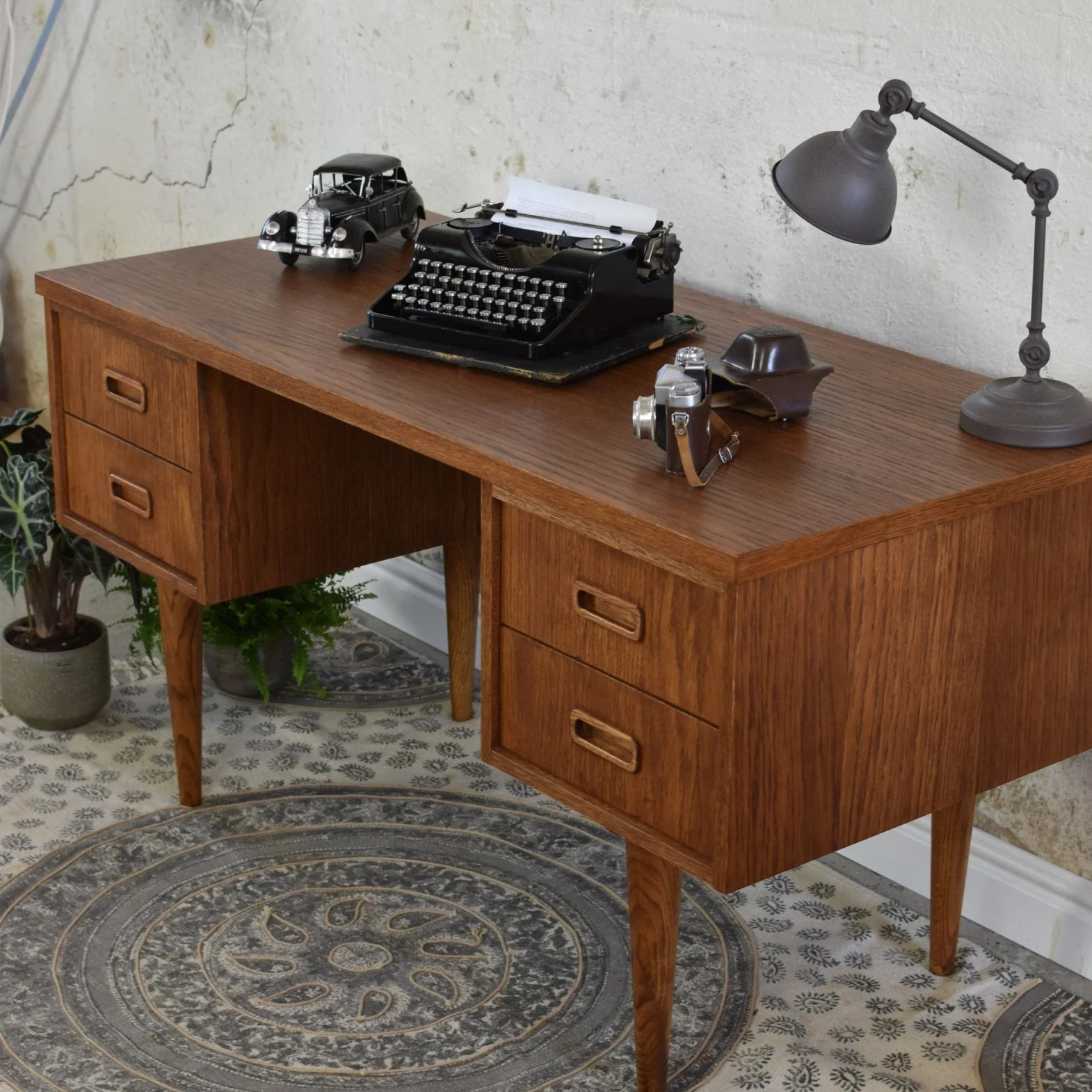 Pastform Furniture :: Biurko drewniane Classy rozmiar i kolor do wyboru