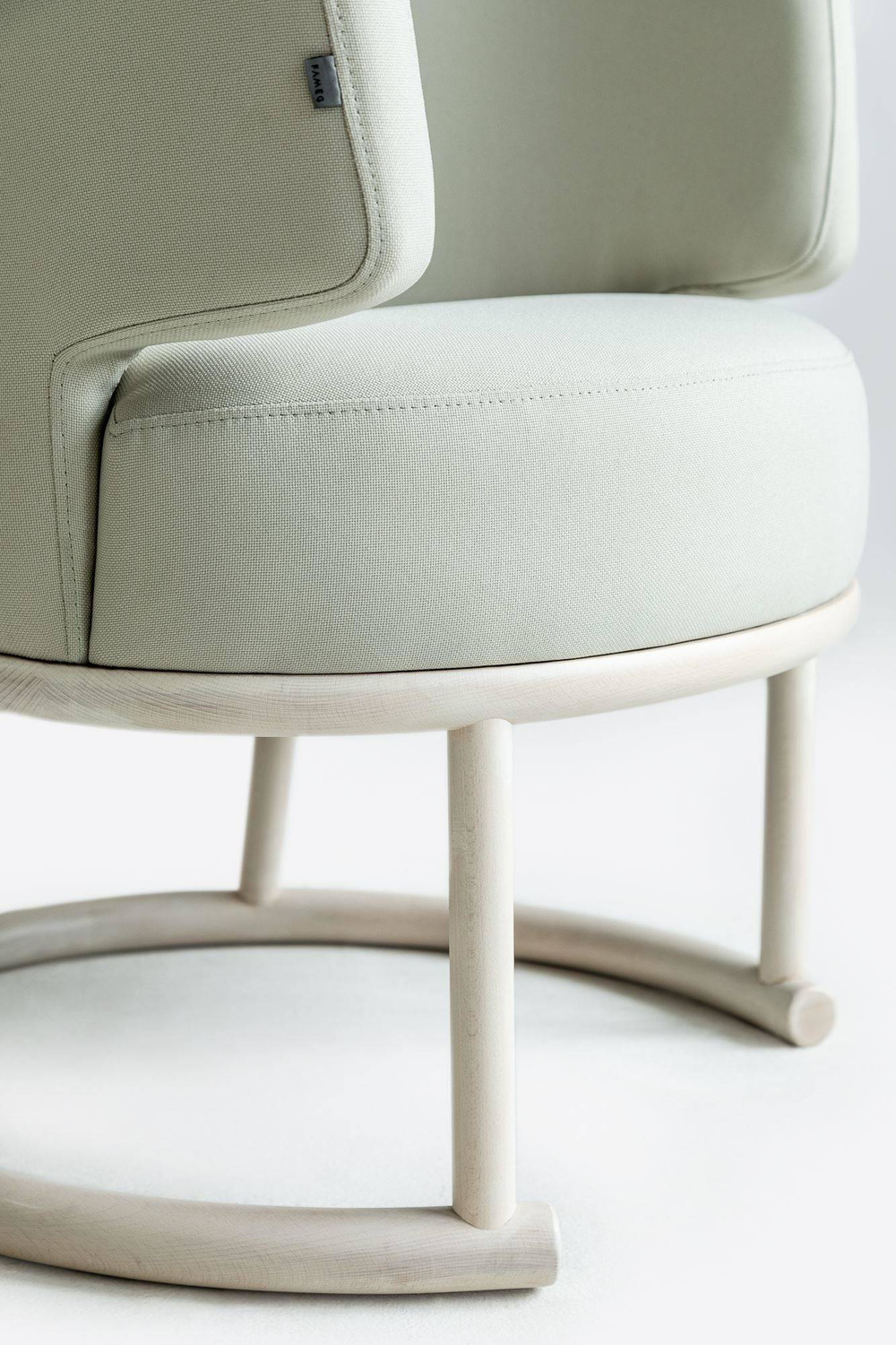 Fameg :: Sessel gepolstert Likewise beige