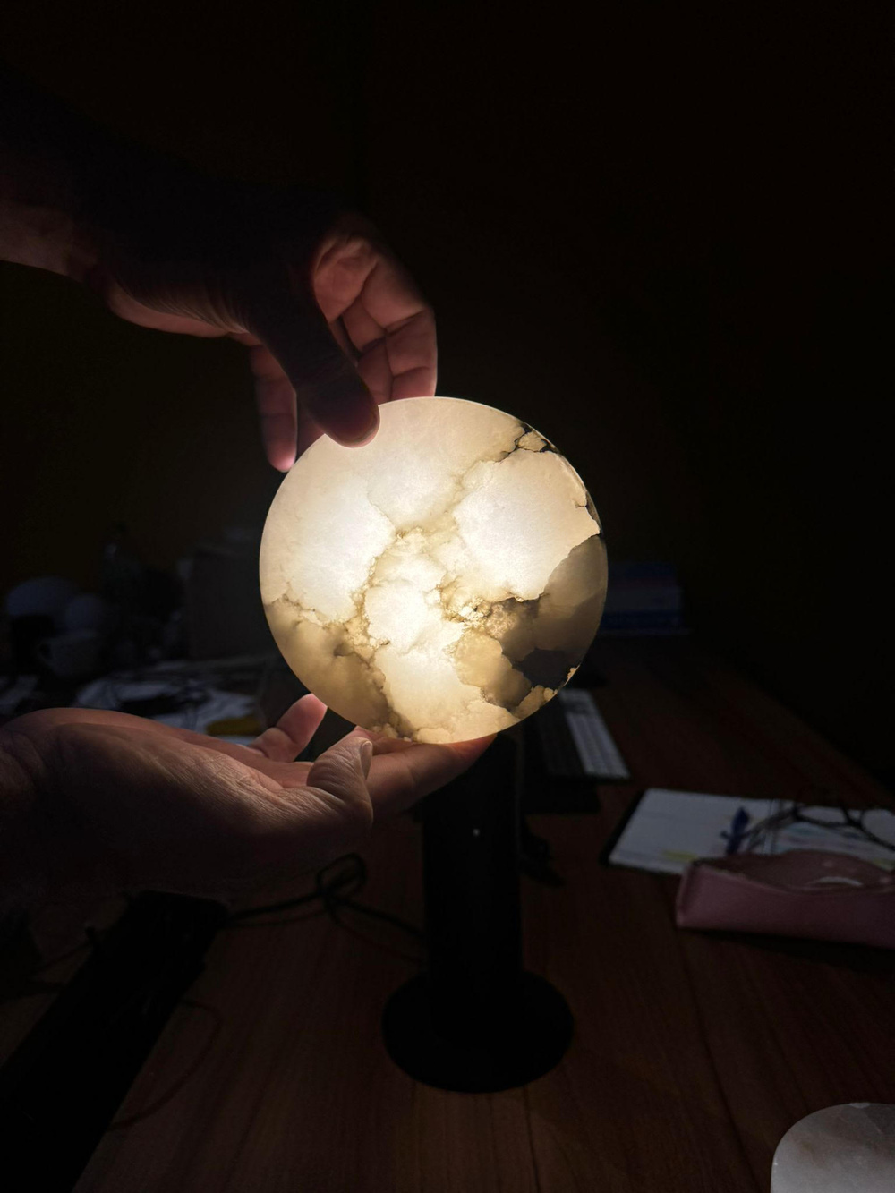 Robin :: Rock ceiling/wall lamp alabaster diameter 14 cm IP44 3000K