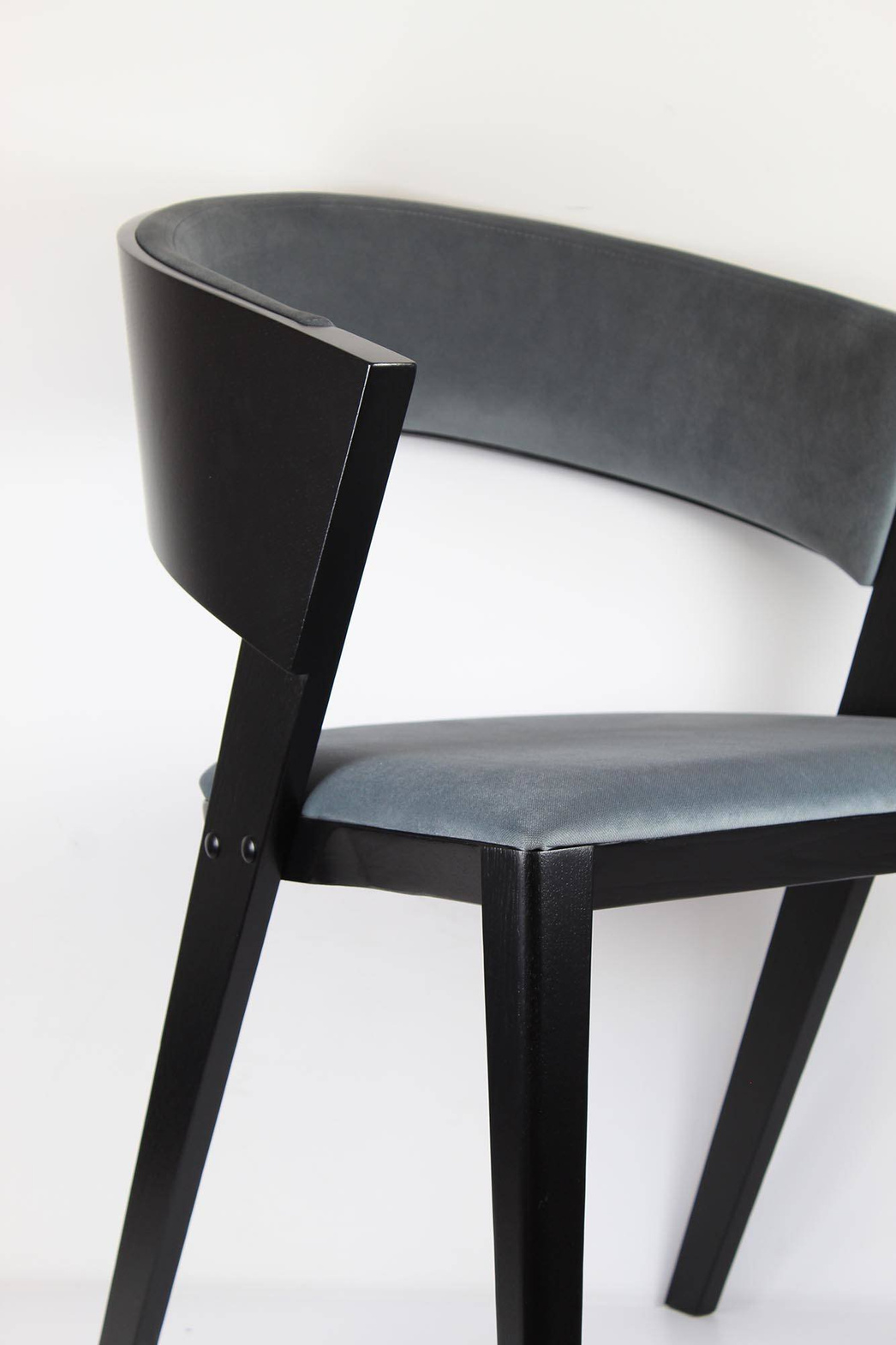 Fameg :: Fotel tapicerowany Cosy czarny dąb 