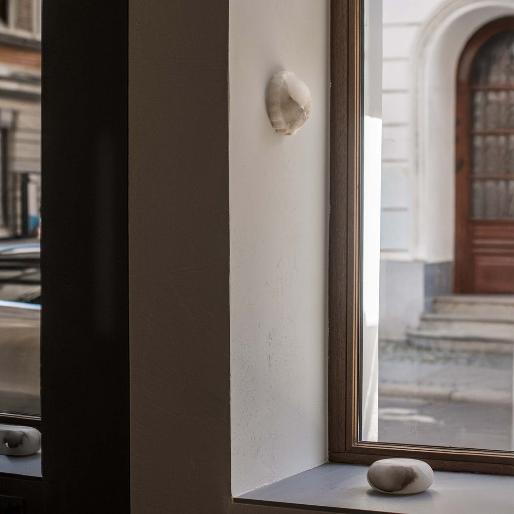 Embassy Interiors :: Lampa ścienna / Kinkiet Elektra alabaster śr. 15 cm wzór