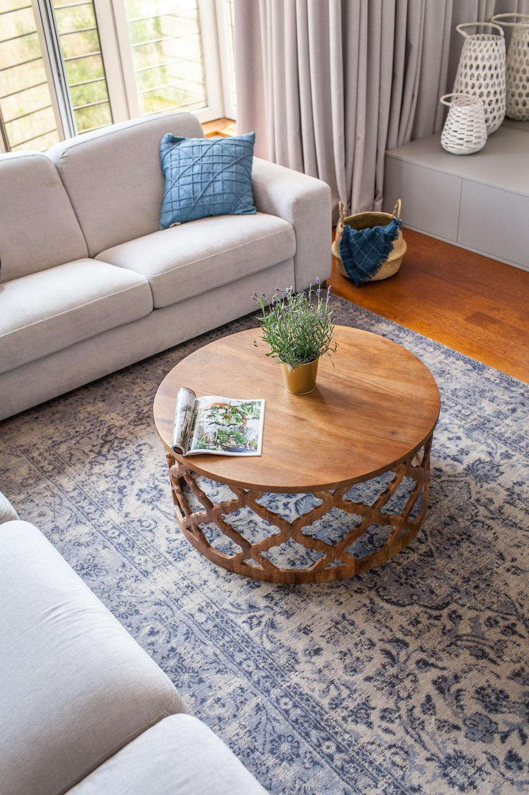 TABLE4U :: Drewniany stolik kawowy Huggen Stor śr. 100x40 - kolor karmel