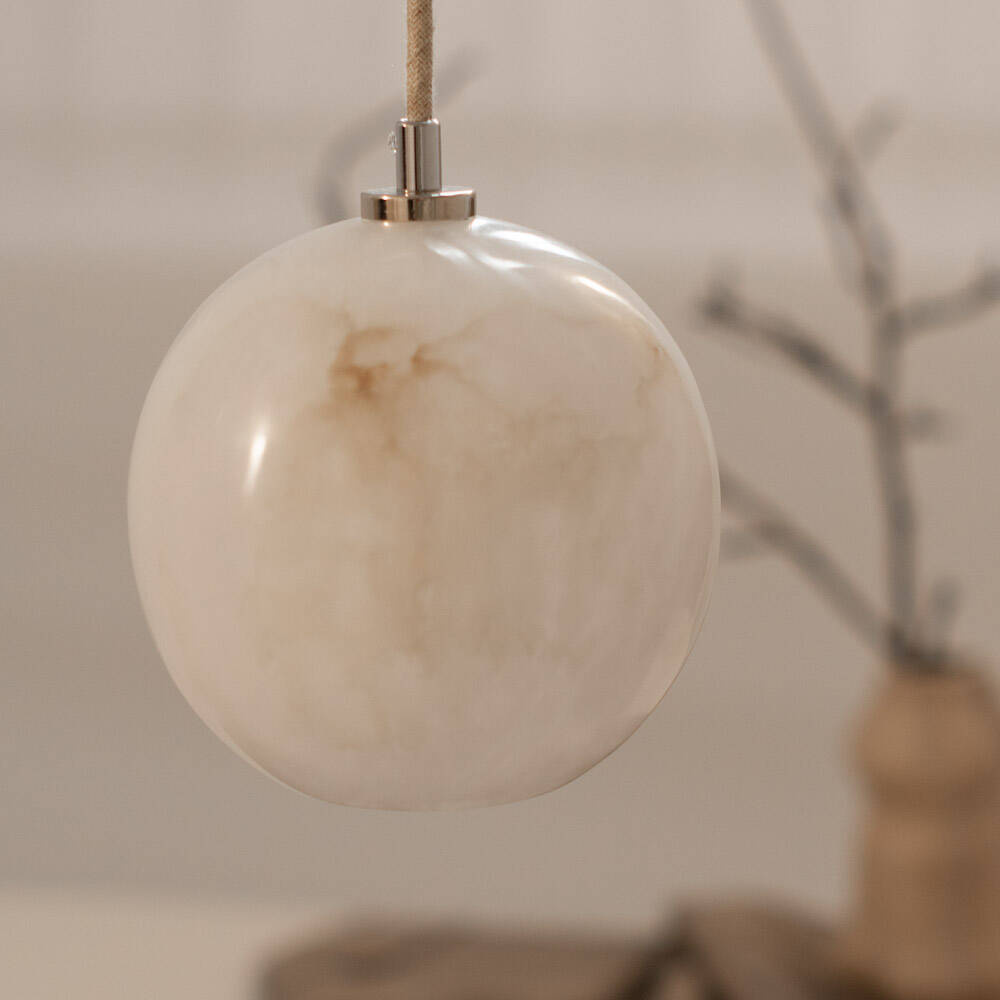 Embassy Interiors :: Selene pendant lamp, diameter 16 cm, alabaster, brass finish