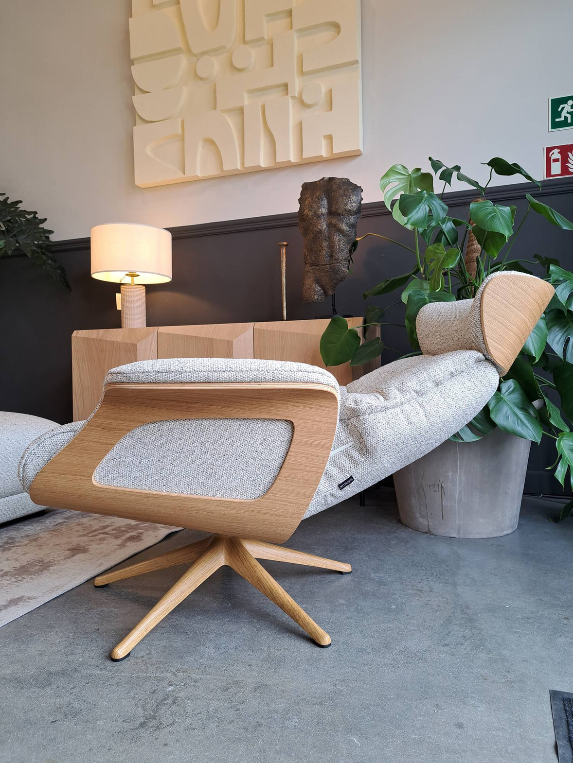 Flexlux :: Clement gepolsterter Relaxsessel mit Fußhocker, Grau-Eiche, mittelgroß