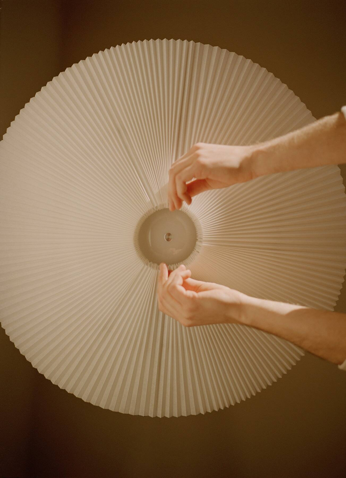 New Works :: Nebra Shape-Changing Pendant Lamp, Diameter 40-75 cm, White