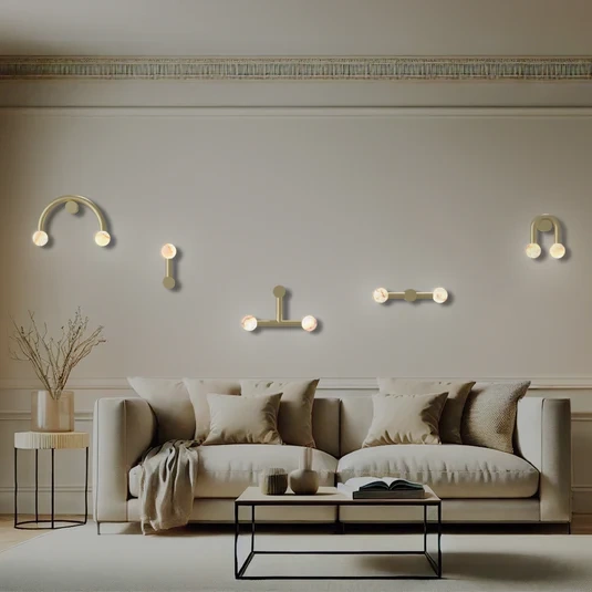 Robin :: Rigoberta Direct Mono Wandleuchte aus goldenem Alabaster, Höhe 28 cm