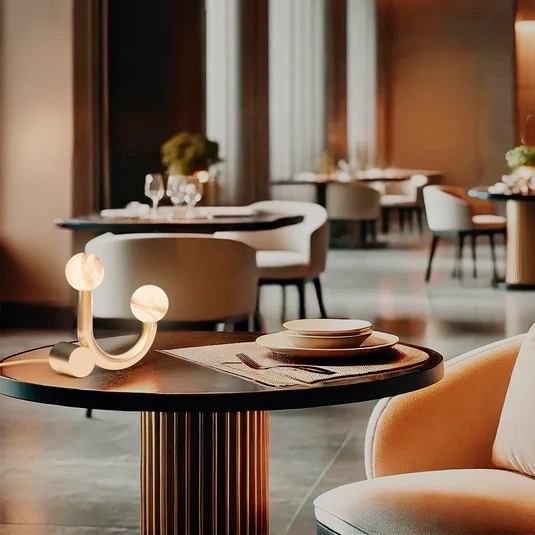 Robin :: Rigoberta gold table lamp