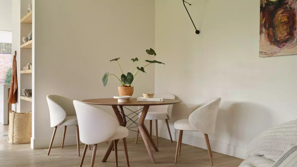 Mobitec :: Neo C02 white upholstered chair with armrests on wooden legs, width 59 cm