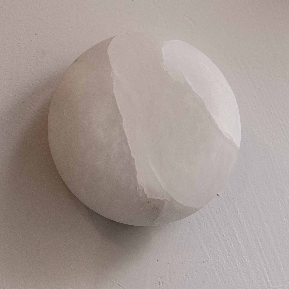 Embassy Interiors :: Lampa ścienna / Kinkiet Alkione alabaster śr. 15 cm biała