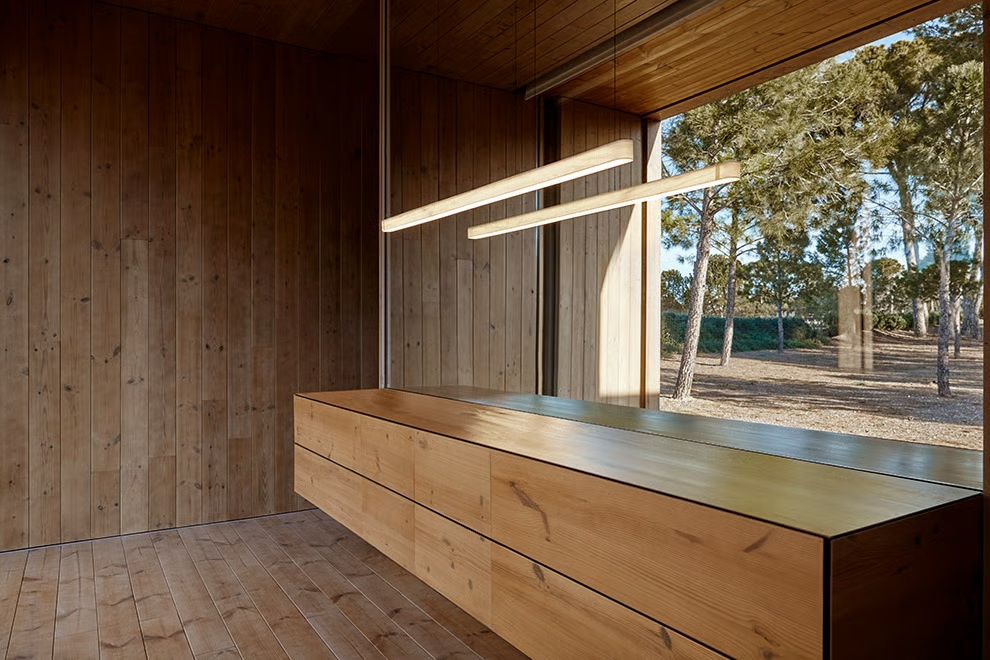 LZF :: I-Line lange Pendelleuchte, Breite 150 cm, naturbraunes Furnier