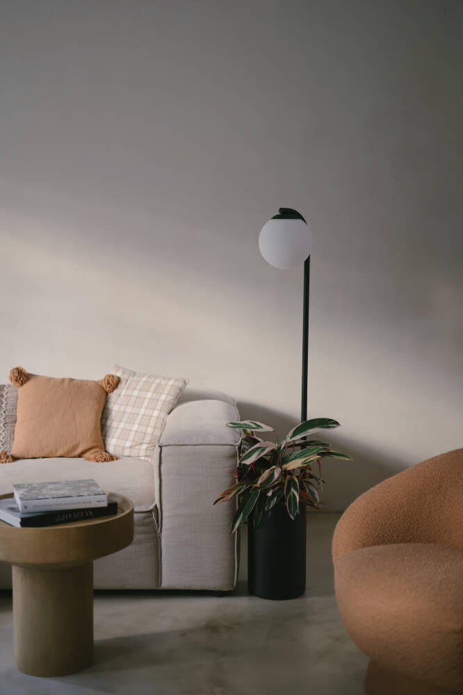 Kaspa :: Botanica Deco XL Wood Stehleuchte schwarz, Höhe 147 cm