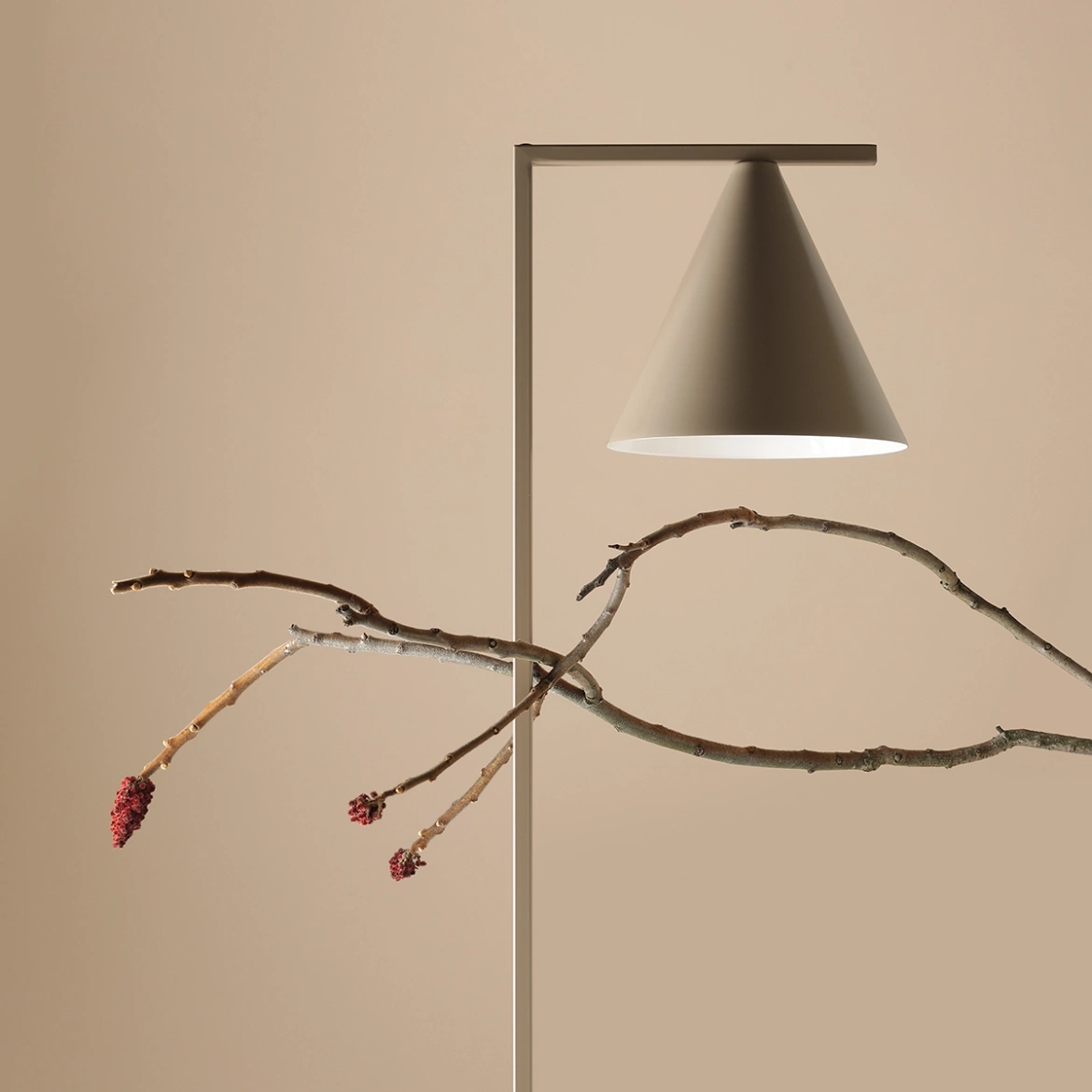 Artera :: Lampa podłogowa Form wys. 164 cm beżowa