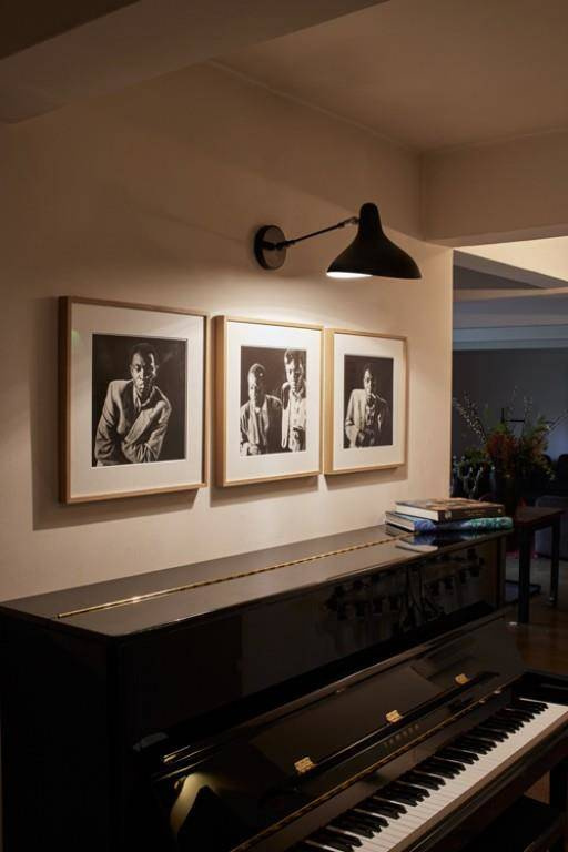 DCW:: Mantis BS5 black wall lamp, depth 45 cm