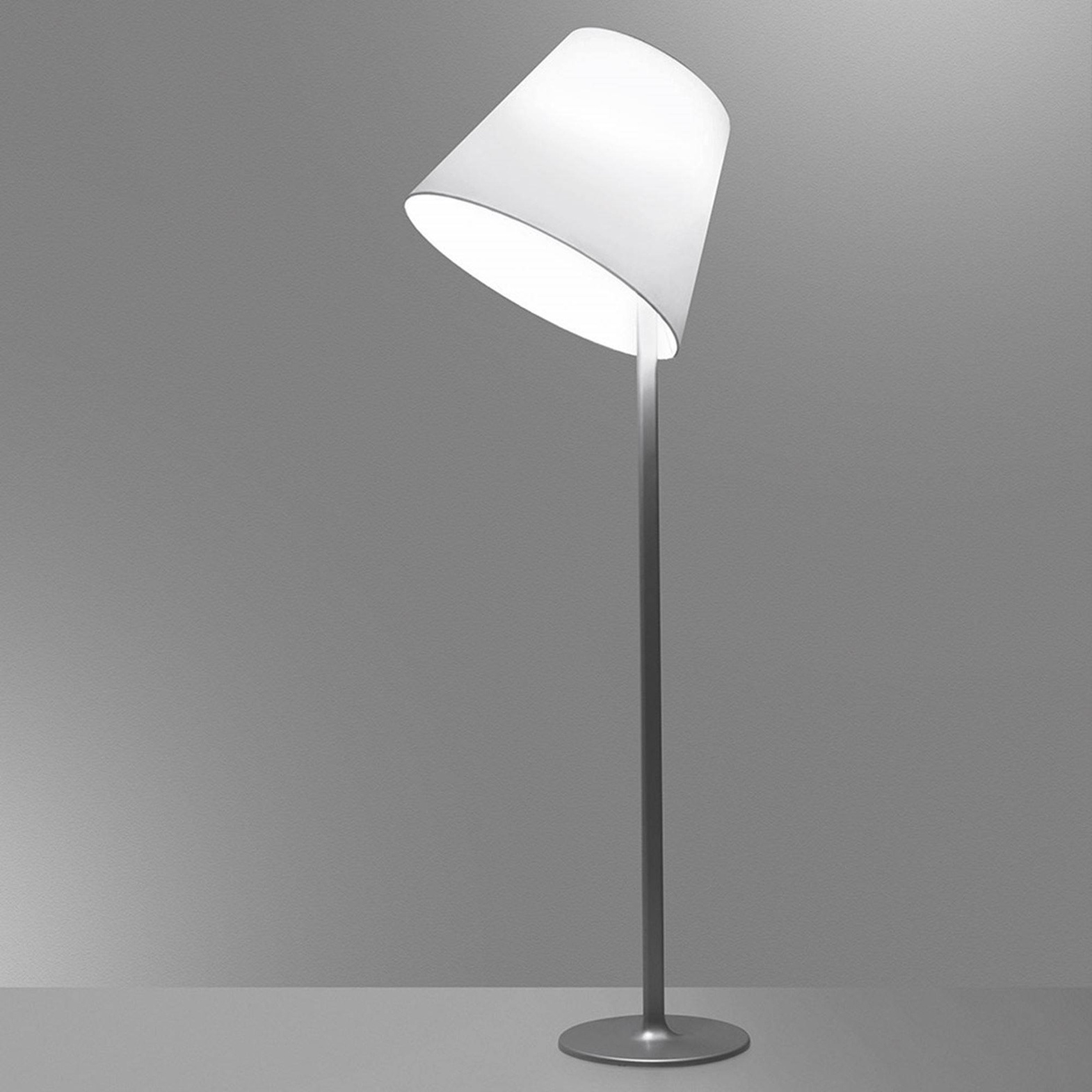 Artemide :: Lampa podłogowa Melampo Mega szara wys. 174 cm