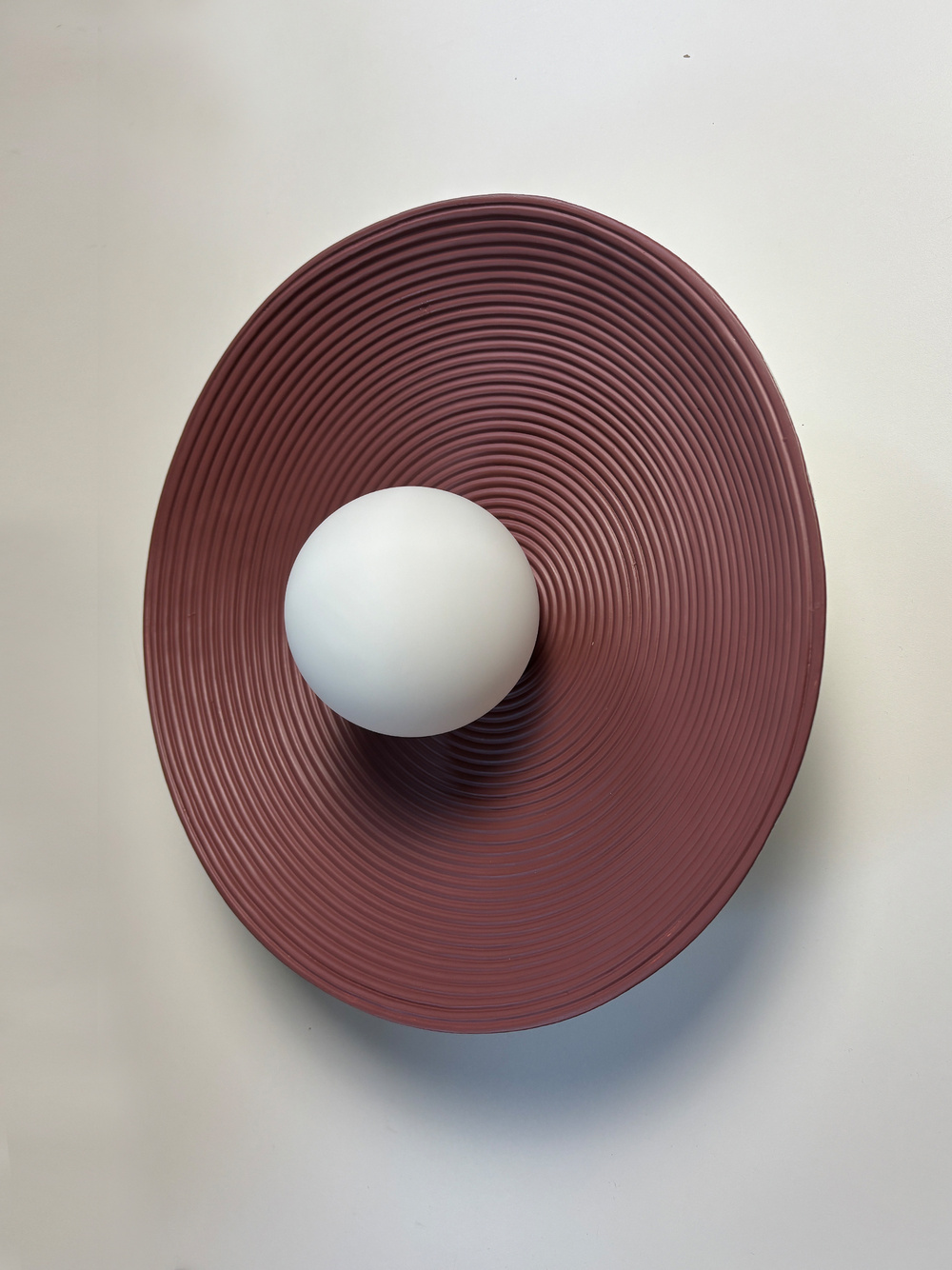 Aromas :: Lampa ścienna / kinkiet Dana śr. 35 cm kolor dark auburn