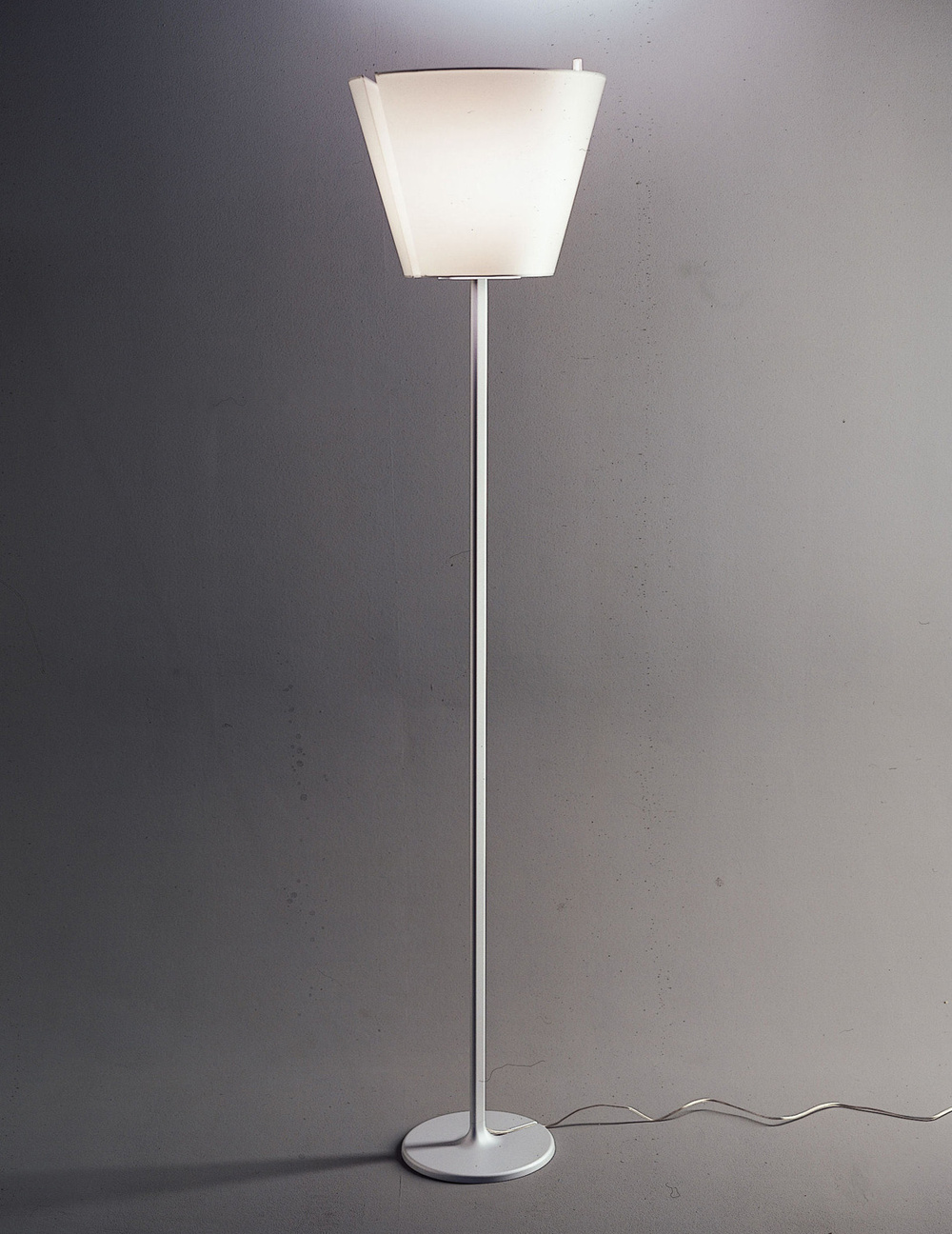 Artemide :: Lampa podłogowa Melampo szara wys. 137 cm