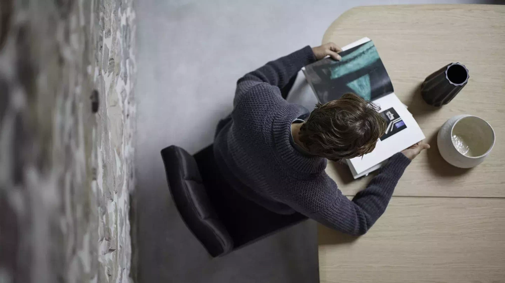 Mobitec :: Carré C03 upholstered chair, brown, width 47 cm, wooden legs