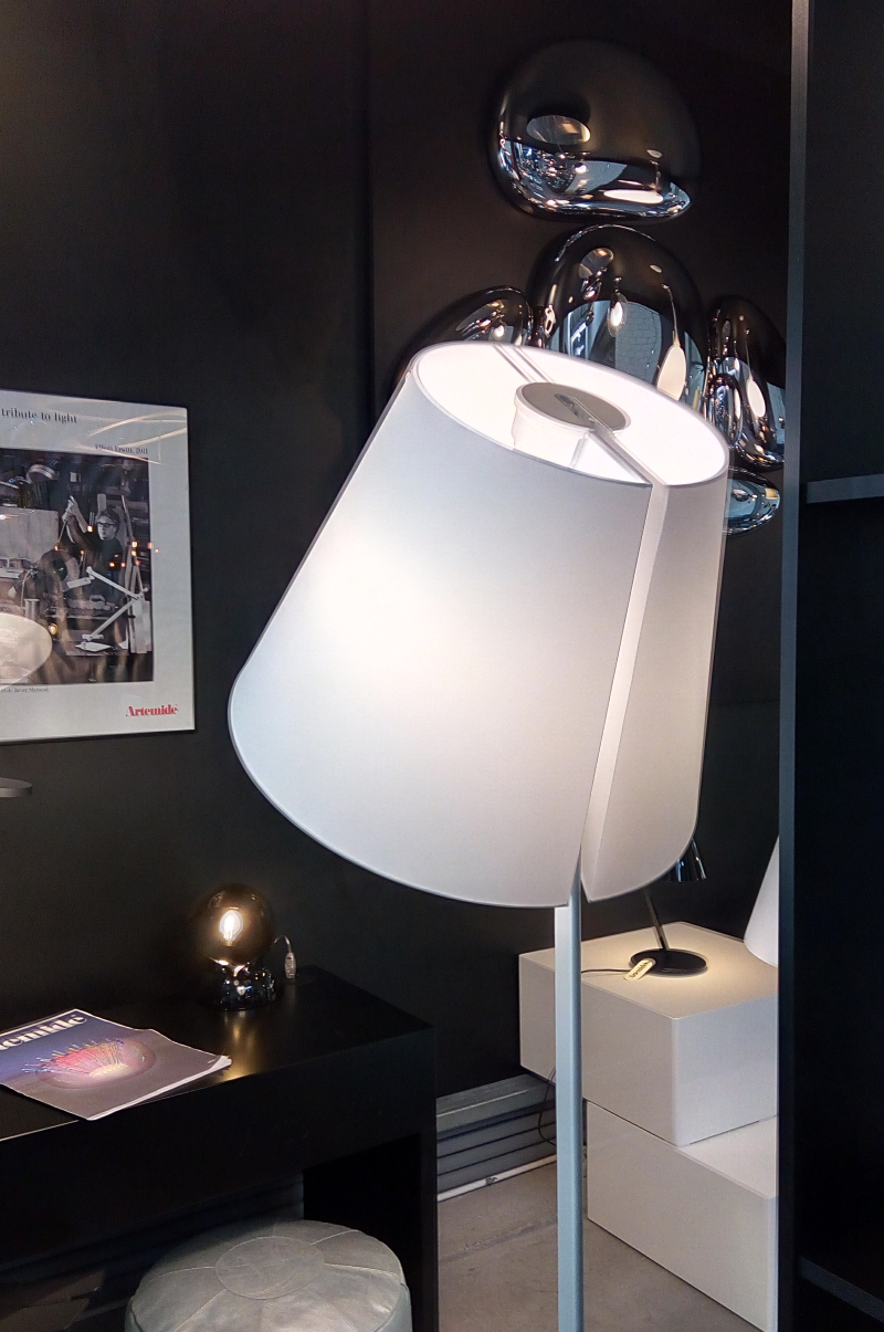 Artemide :: Lampa podłogowa Melampo szara wys. 137 cm