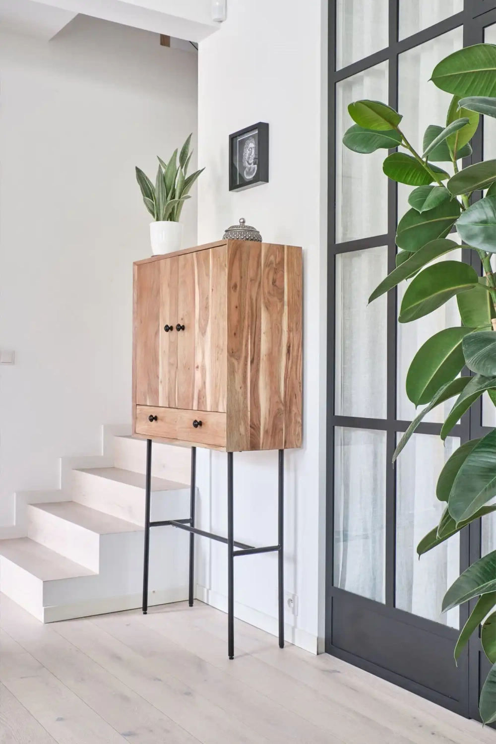 TABLE4U ::  Drewniana komoda Nina 83x35x160 Akacja