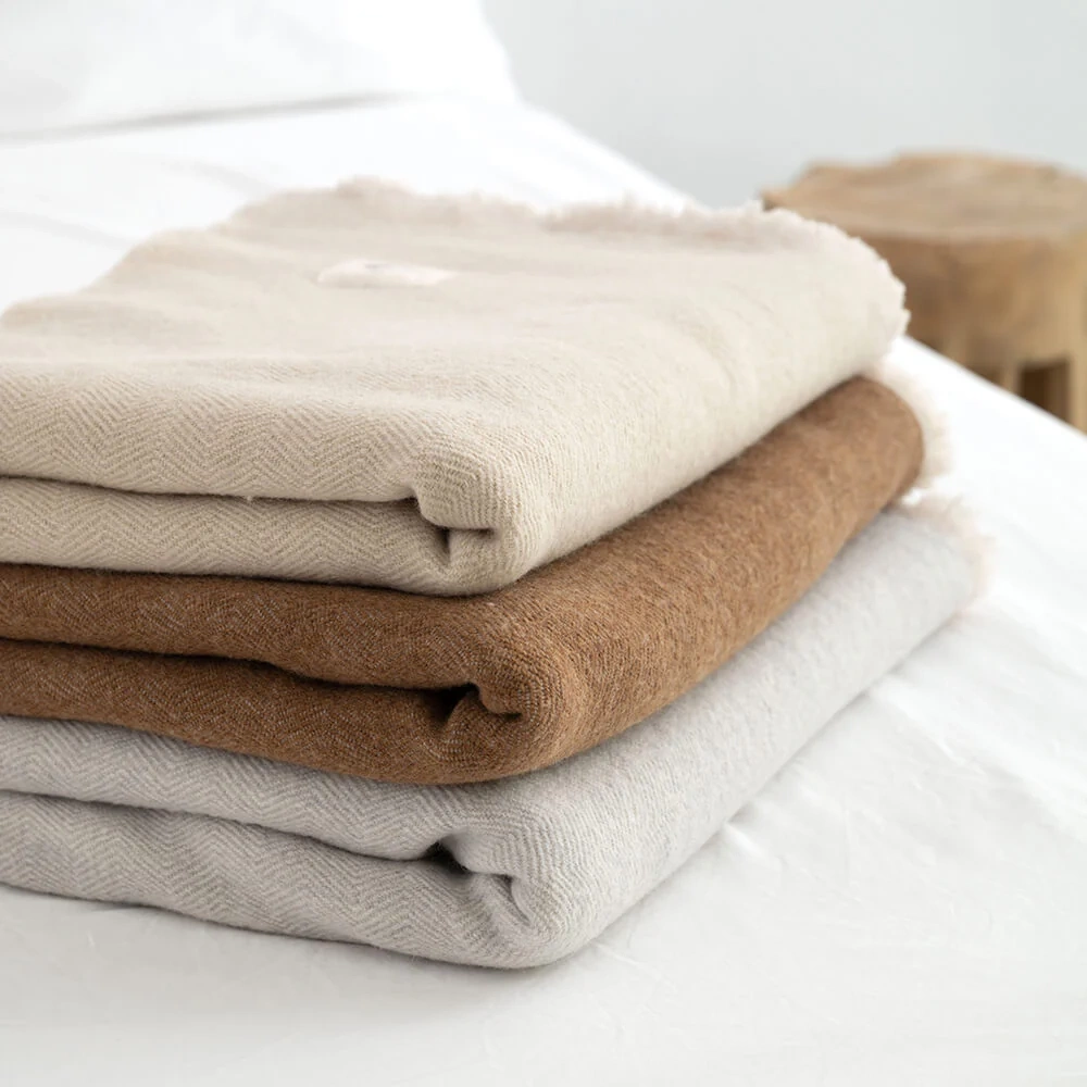 Moyha :: Wełniany pled w jodełkę beżowy 220x240 cm