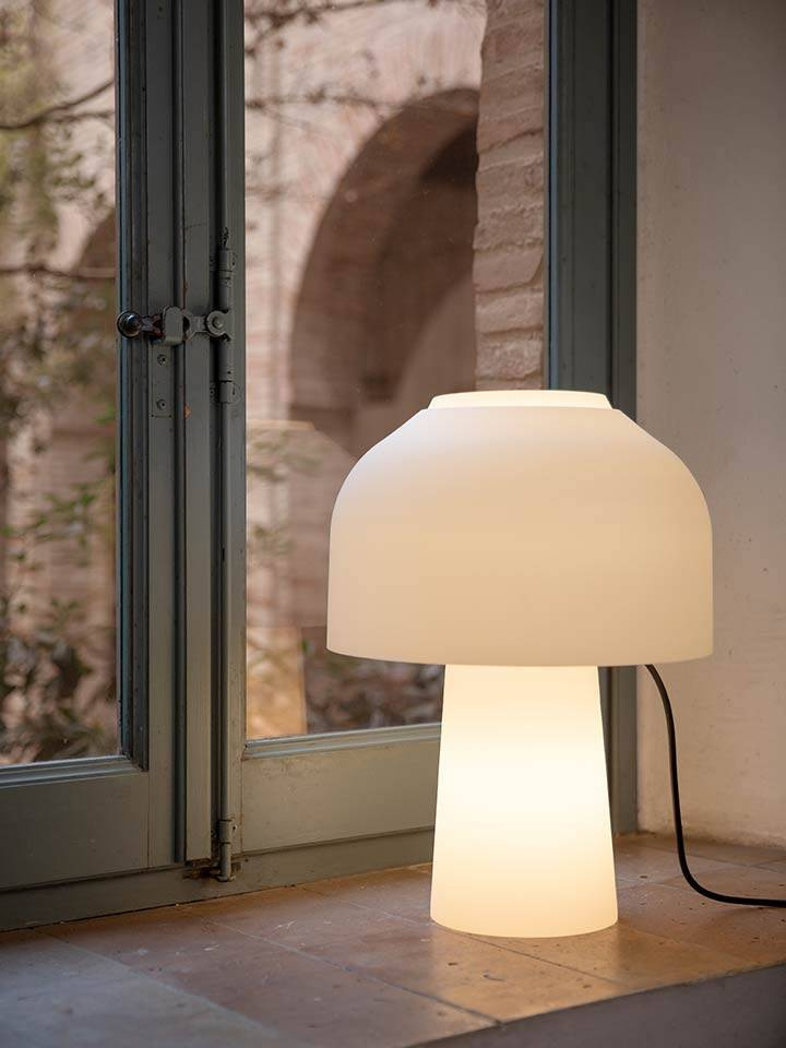 Karman :: Lilly Tischleuchte, Höhe 48 cm, weiß