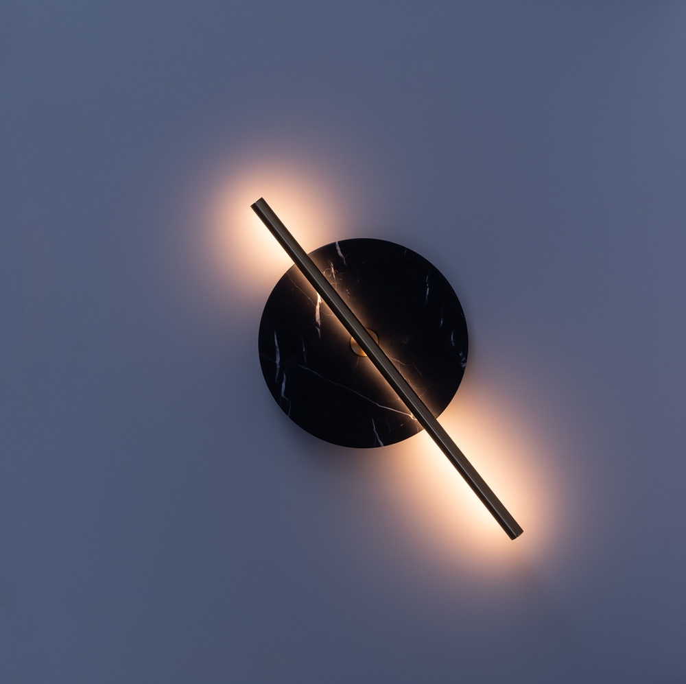 Aromas :: Point wall lamp / sconce, height 60 cm, alabaster / black